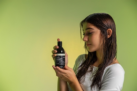 Sendo Frizz Contol Taming Shampoo shampooing lissant pour cheveux indisciplinés et frisottis