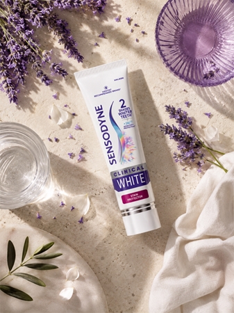 Sensodyne Clinical White Stain Protector wybielająca pasta do zębów
