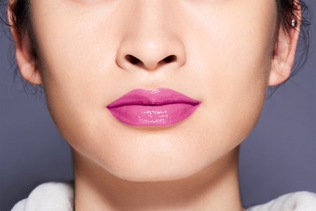 Shiseido LacquerInk LipShine flüssiger Lippenstift spendet Feuchtigkeit und Glanz