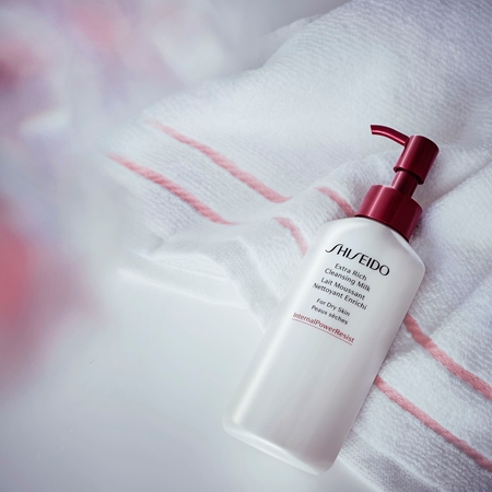 Shiseido Generic Skincare Extra Rich Cleansing Milk valomasis losjonas sausai odai