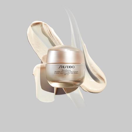 Shiseido Benefiance Wrinkle Smoothing Day Cream Pretgrumbu dienas krēms SPF 25