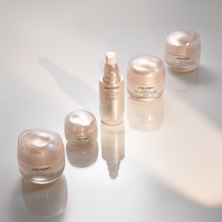 Shiseido Benefiance Wrinkle Smoothing Day Cream Pretgrumbu dienas krēms SPF 25