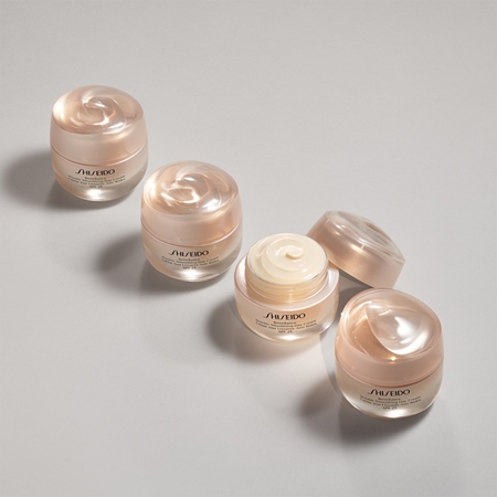 Shiseido Benefiance Wrinkle Smoothing Day Cream Pretgrumbu dienas krēms SPF 25