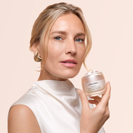 Shiseido Benefiance Wrinkle Smoothing Cream Pretgrumbu dienas un nakts krēms visiem ādas tipiem