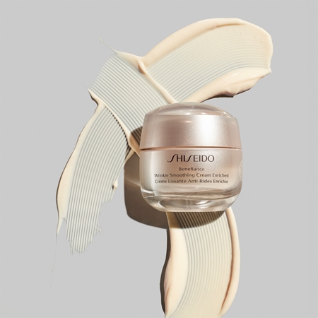 Shiseido Benefiance Wrinkle Smoothing Cream Enriched ryppyjä ehkäisevä päivä- ja yövoide kuivalle iholle