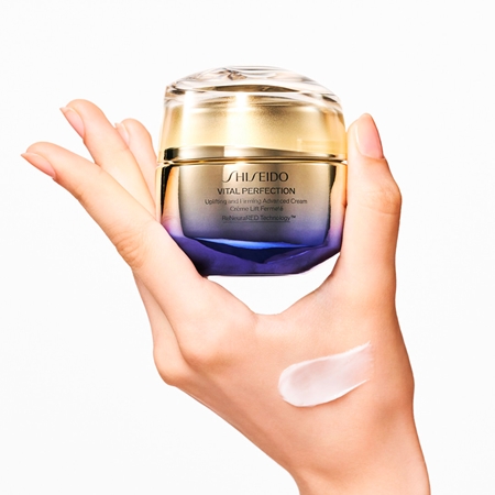Shiseido Vital Perfection Uplifting and Firming Advanced Cream creme intensivo de firmeza de dia e noite