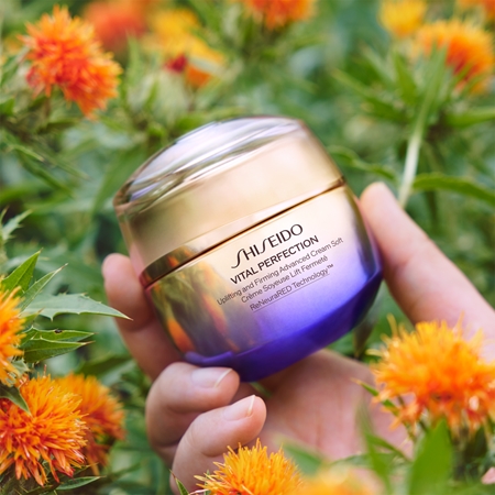 Shiseido Vital Perfection Uplifting and Firming Advanced Cream Soft lehký zpevňující krém na den i noc