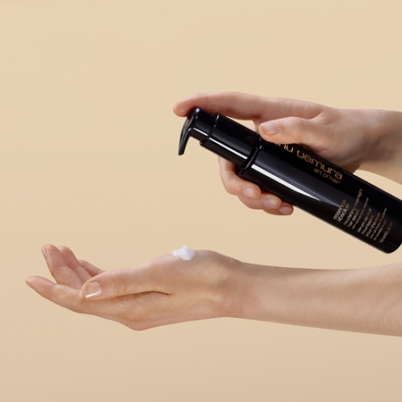 Shu Uemura Essence Absolue sérum de nuit pour cheveux