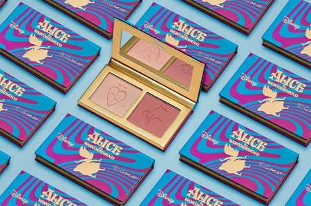 Sigma Beauty Alice in Wonderlad Cheek Duo tvářenka s rozjasňovačem