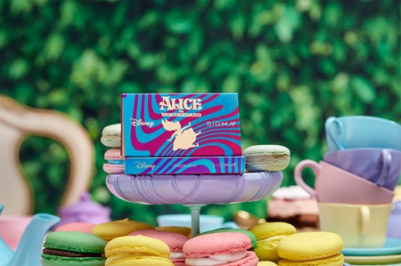 Sigma Beauty Alice in Wonderlad Cheek Duo tvářenka s rozjasňovačem