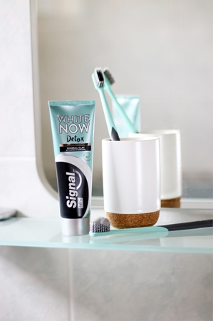 Signal White Now Detox Charcoal whitening toothpaste with activated charcoal