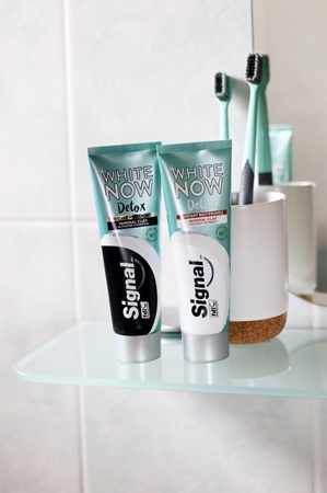 Signal White Now Detox Charcoal whitening toothpaste with activated charcoal