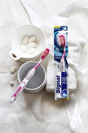 Signal White System spazzolino da denti medium