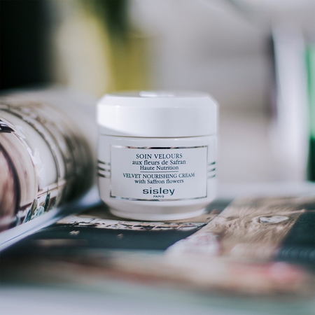 Sisley Velvet Nourishing Cream with Saffron Flowers cremă hidratantă pentru piele uscata spre sensibila