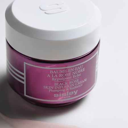 Sisley Black Rose Skin Infusion Cream πολυτελής κρέμα φωτηνότητας για λείανση και σύσφιξη της επιδερμίδας ενάντια στις ρυτίδες