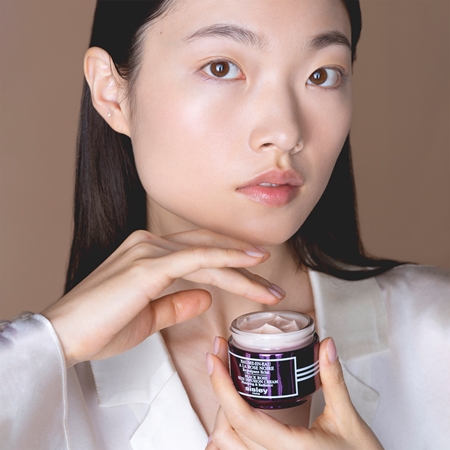 Sisley Black Rose Skin Infusion Cream prabangus skaistinamasis veido kremas odai glotninti ir stiprinti nuo raukšlių