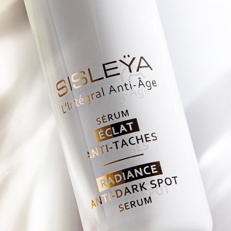 Sisley L'Integral Anti-Age Radiance AntiDark Spot Serum skaistinamasis serumas tamsioms dėmėms šviesinti