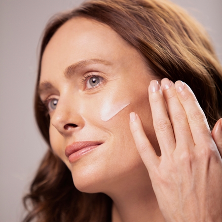 Sisley L'Integral Anti-Age Radiance AntiDark Spot Serum skaistinamasis serumas tamsioms dėmėms šviesinti