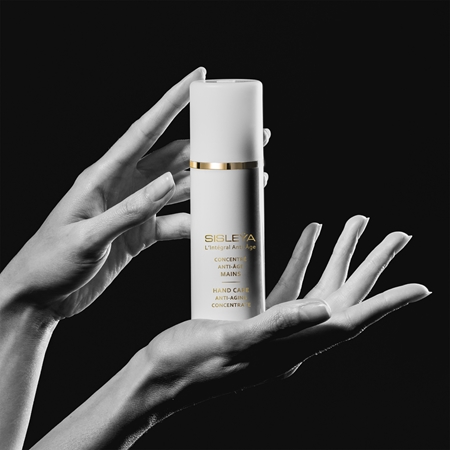 Sisley Sisleÿa L'Integral Anti-Aging Concentrate Hand Care verjüngende Handcreme gegen Pigmentflecken SPF 30