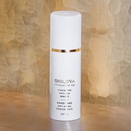 Sisley Sisleÿa L'Integral Anti-Aging Concentrate Hand Care verjüngende Handcreme gegen Pigmentflecken SPF 30