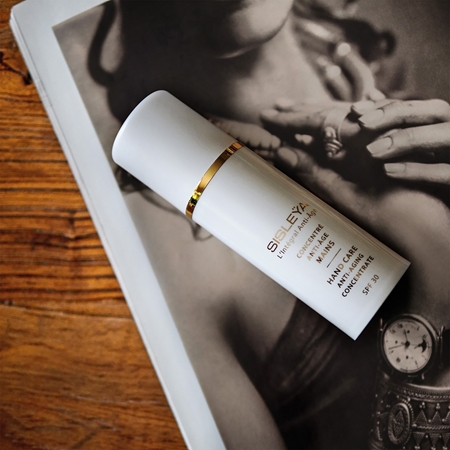 Sisley Sisleÿa L'Integral Anti-Aging Concentrate Hand Care verjüngende Handcreme gegen Pigmentflecken SPF 30