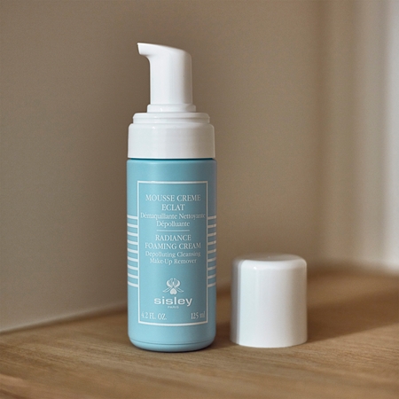 Sisley Radiance Foaming Cream puhdistus- ja meikinpoistovaahto 2in1