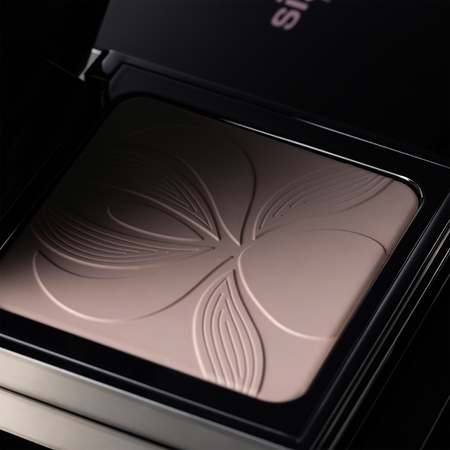 Sisley Blur Expert švytėjimo suteikianti pudra glotninamojo poveikio
