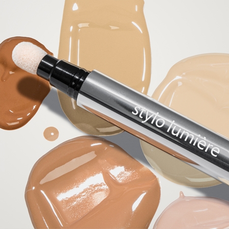 Sisley Stylo Lumière λαμπρυντικό στυλό για τα μάτια ενάντια στις ρυτίδες και τους μαύρους κύκλους