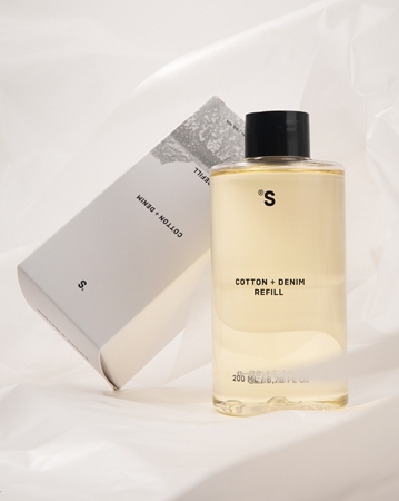 Sister's Aroma Cotton + Denim náplň do aroma difuzérů The refill comes with 5 wooden sticks.