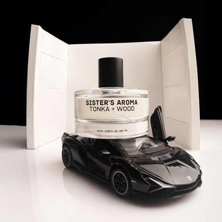 Sister's Aroma Car Perfume Tonka + Wood car air freshener