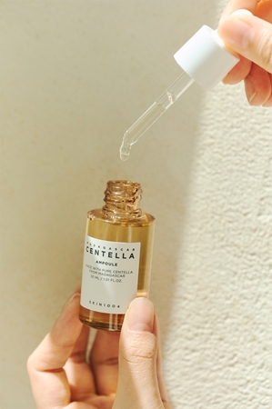 SKIN1004 Madagascar Centella Ampoule зволожуюча сироватка для заспокоєння та зміцнення чутливої шкіри