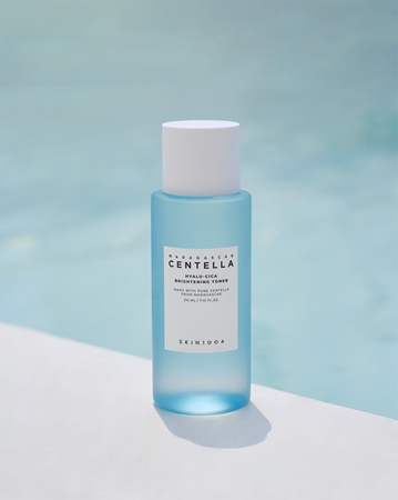 SKIN1004 Madagascar Centella Hyalu-Cica Brightening Toner Gentle Exfoliating Tonic for radiance and hydration
