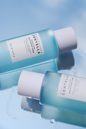 SKIN1004 Madagascar Centella Hyalu-Cica Brightening Toner Gentle Exfoliating Tonic for radiance and hydration