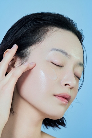 SKIN1004 Madagascar Centella Hyalu-Cica Sleeping Pack Skin Perfecting and Hydrating Sleeping Mask with lifting effect