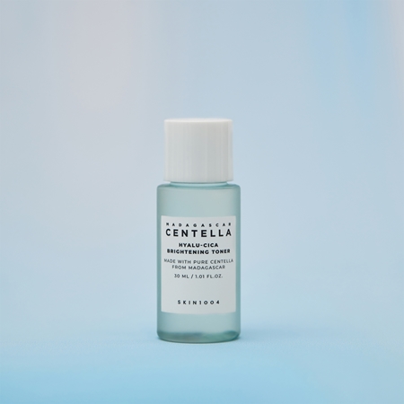 SKIN1004 Madagascar Centella Hyalu-Cica Brightening Toner lotion tonique exfoliante douce éclat et hydratation