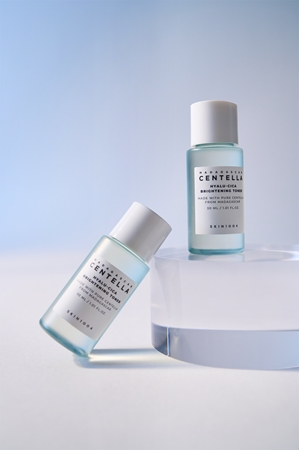 SKIN1004 Madagascar Centella Hyalu-Cica Brightening Toner lotion tonique exfoliante douce éclat et hydratation