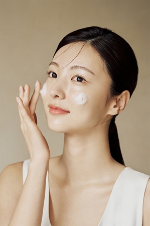 SKIN1004 Madagascar Centella Ampoule Foam кремова очищаюча пінка для чутливої шкіри