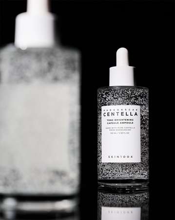 SKIN1004 Madagascar Centella Tone Brightening Capsule Ampoule ενυδατικός ορός για λαμπρότητα και λείανση επιδερμίδας