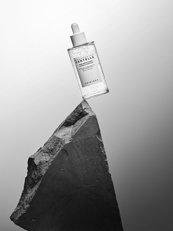 SKIN1004 Madagascar Centella Tone Brightening Capsule Ampoule ενυδατικός ορός για λαμπρότητα και λείανση επιδερμίδας