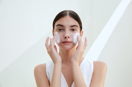 SKIN1004 Madagascar Centella Tone Brightening Cleansing Gel Foam αφρώδες καθαριστικό τζελ για λαμπρότητα και ενυδάτωση