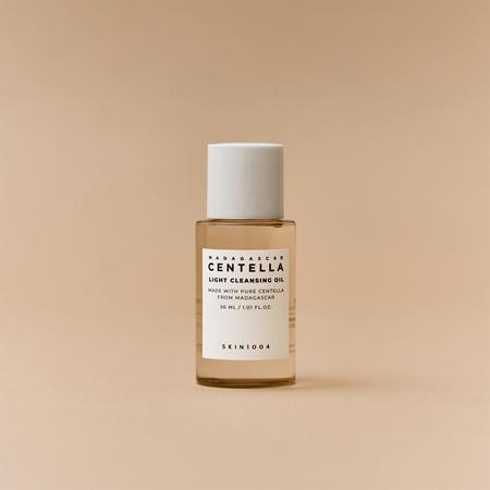 SKIN1004 Madagascar Centella Light Cleansing Oil очищуюча олійка для зняття макіяжу має заспокійливі властивості