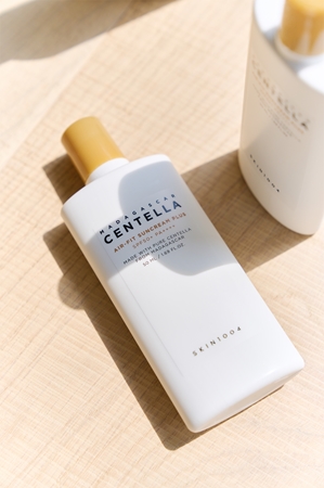 SKIN1004 Madagascar Centella Air-Fit Suncream Plus Protective Mineral Cream for Sensitive Skin SPF 50+