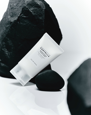 SKIN1004 Madagascar Centella Tone Brightening Capsule Cream crème revitalisante et illuminatrice avec effets apaisants