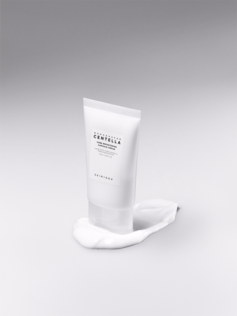 SKIN1004 Madagascar Centella Tone Brightening Capsule Cream crème revitalisante et illuminatrice avec effets apaisants