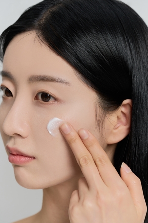 SKIN1004 Madagascar Centella Tone Brightening Capsule Cream crème revitalisante et illuminatrice avec effets apaisants