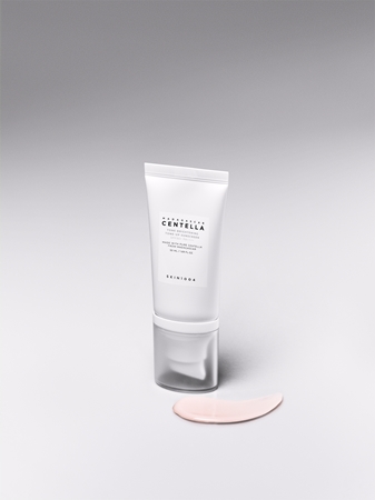 SKIN1004 Madagascar Centella Tone Brightening Tone-Up Sunscreen Fluide protecteur teinté pour visage pour une peau lumineuse