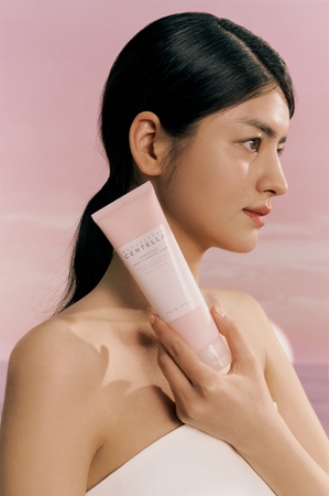 SKIN1004 Madagascar Centella Poremizing Deep Cleansing Foam Deep-Cleansing Mousse to smooth skin and minimise pores