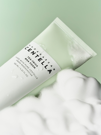 SKIN1004 Madagascar Centella Tea-Trica BHA Foam Deep-Cleansing Mousse for problem skin, acne