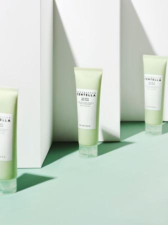 SKIN1004 Madagascar Centella Tea-Trica BHA Foam Deep-Cleansing Mousse for problem skin, acne