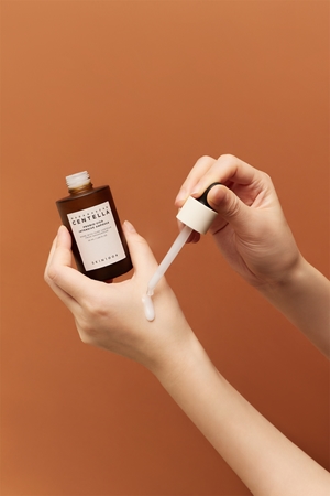 SKIN1004 Madagascar Centella Probio-Cica Intensive Ampoule siero lenitivo per ripristinare la barriera cutanea